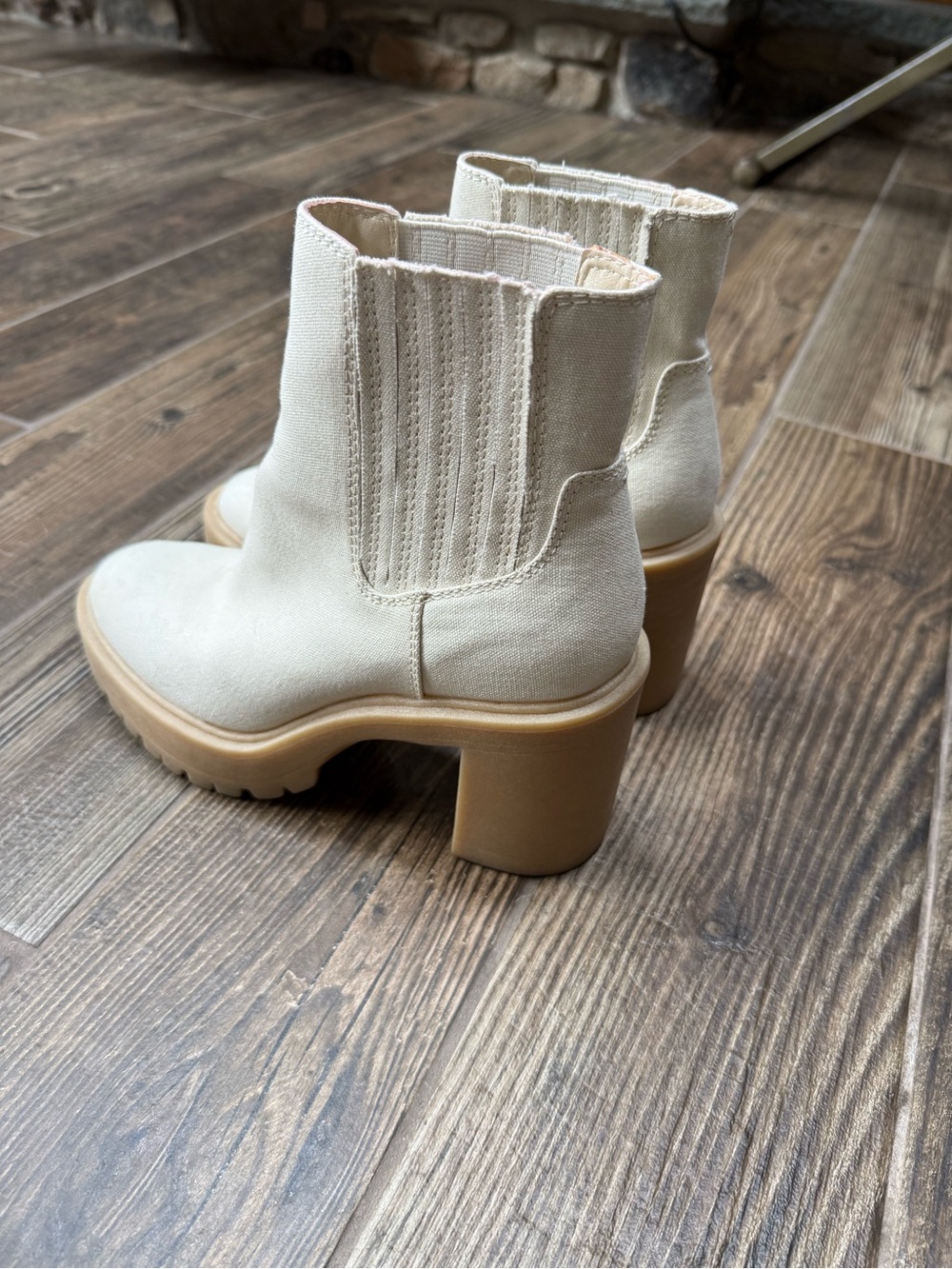 Steve Madden Womens Cream Chunky Heel Chelsea Boots - Picture 2 of 5